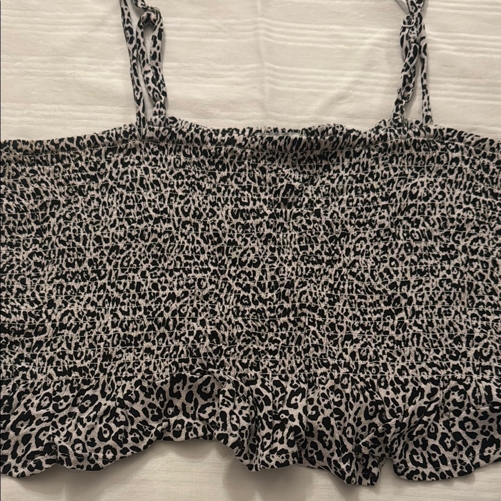 American Eagle Outfitters Black and Cream Smocked Crop Camisole